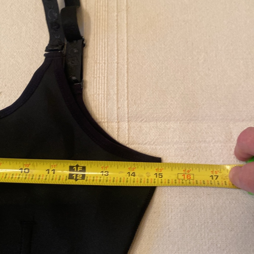 Black Shapewear adjustable straps and zipper back with 3 rows of eyelet hooks. - Picture 10 of 11
